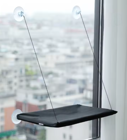 Hamac de fenêtre pour chat – Confort & design suspendu avec ventouses solides